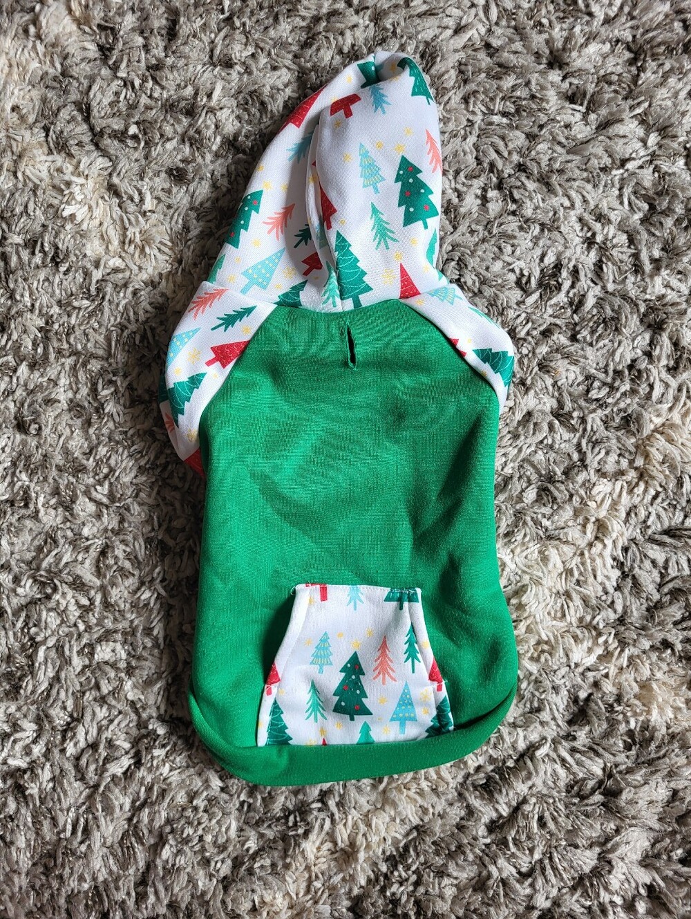 Green Holiday Tree-Print Dog Hoodie - Festive Pet Sweatshirt